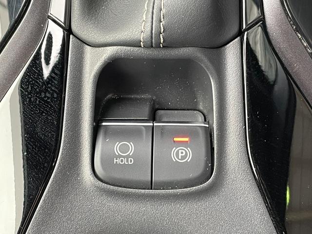 カローラツーリング ハイブリッド　ダブルバイビー　９インチディスプレイオーディオ　バックカメラ　フルセグＴＶ　Ｂｌｕｅｔｏｏｔｈ　ヘッドアップディスプレイ　トヨタセーフティーセンス　　レーントレーシングアシスト　ブラインドスポットモニター　純正マット（34枚目）