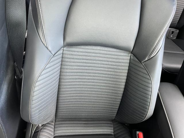 カローラツーリング ハイブリッド　ダブルバイビー　９インチディスプレイオーディオ　バックカメラ　フルセグＴＶ　Ｂｌｕｅｔｏｏｔｈ　ヘッドアップディスプレイ　トヨタセーフティーセンス　　レーントレーシングアシスト　ブラインドスポットモニター　純正マット（42枚目）