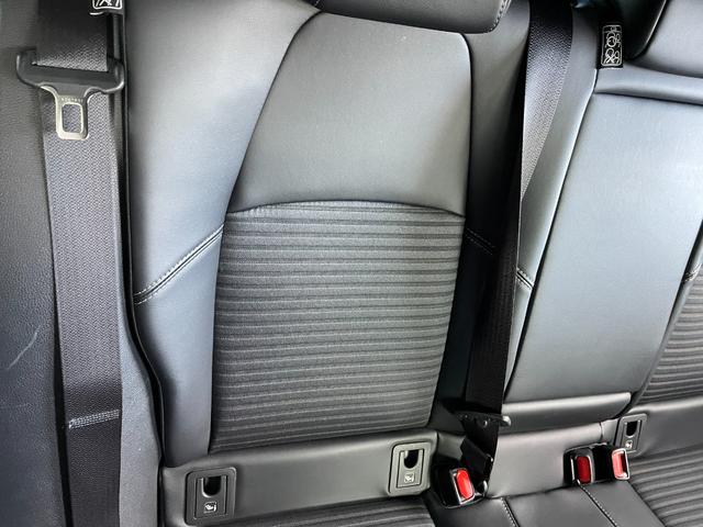 カローラツーリング ハイブリッド　ダブルバイビー　９インチディスプレイオーディオ　バックカメラ　フルセグＴＶ　Ｂｌｕｅｔｏｏｔｈ　ヘッドアップディスプレイ　トヨタセーフティーセンス　　レーントレーシングアシスト　ブラインドスポットモニター　純正マット（46枚目）