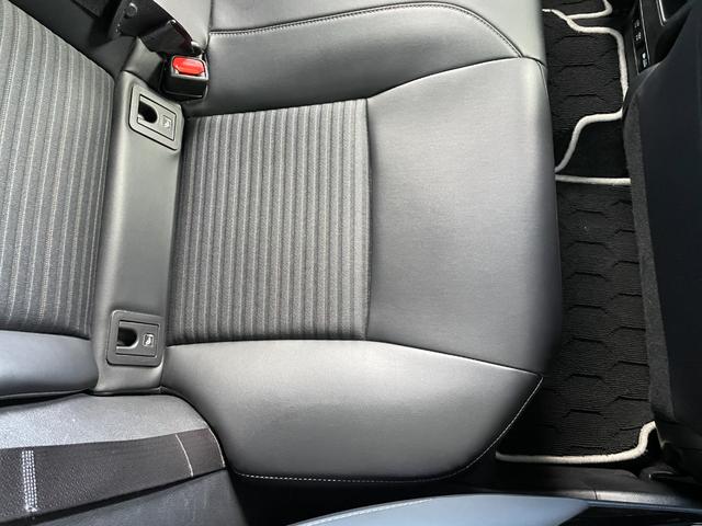 カローラツーリング ハイブリッド　ダブルバイビー　９インチディスプレイオーディオ　バックカメラ　フルセグＴＶ　Ｂｌｕｅｔｏｏｔｈ　ヘッドアップディスプレイ　トヨタセーフティーセンス　　レーントレーシングアシスト　ブラインドスポットモニター　純正マット（47枚目）