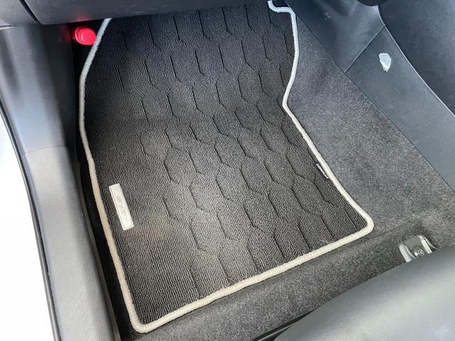 カローラツーリング ハイブリッド　ダブルバイビー　９インチディスプレイオーディオ　バックカメラ　フルセグＴＶ　Ｂｌｕｅｔｏｏｔｈ　ヘッドアップディスプレイ　トヨタセーフティーセンス　　レーントレーシングアシスト　ブラインドスポットモニター　純正マット（52枚目）