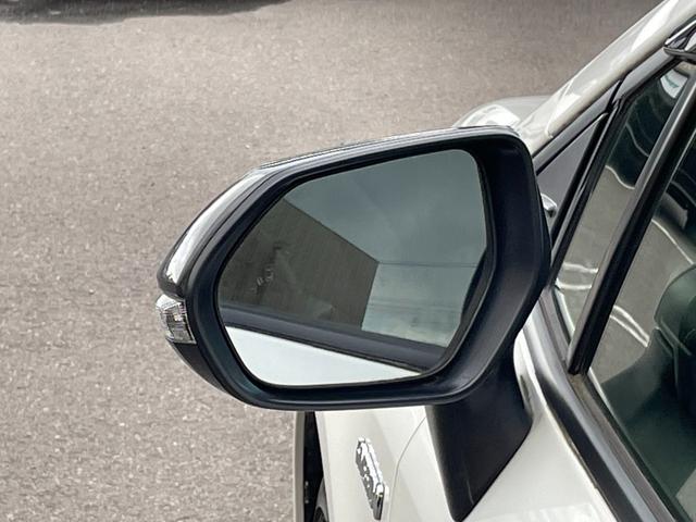 カローラツーリング ハイブリッド　ダブルバイビー　９インチディスプレイオーディオ　バックカメラ　フルセグＴＶ　Ｂｌｕｅｔｏｏｔｈ　ヘッドアップディスプレイ　トヨタセーフティーセンス　　レーントレーシングアシスト　ブラインドスポットモニター　純正マット（78枚目）