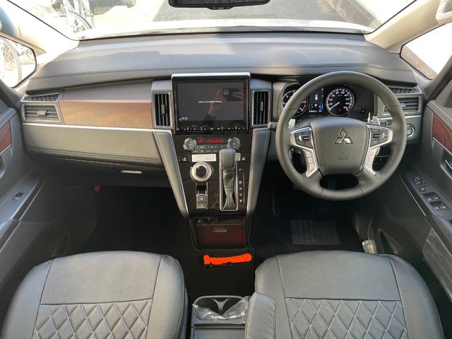 デリカＤ：５ Ｐ　純正１０型ナビ　両側パワースライドドア　レーダークルーズコントロール　オートマチックハイビーム　衝突被害軽減ブレーキ　車線逸脱警報システム　誤発進抑制機能　後側方車両検知警報システム　後退時車両検知（3枚目）