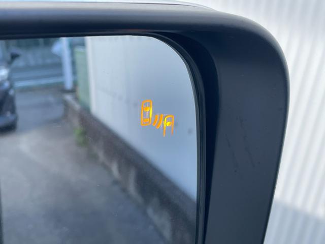 デリカＤ：５ Ｐ　純正１０型ナビ　両側パワースライドドア　レーダークルーズコントロール　オートマチックハイビーム　衝突被害軽減ブレーキ　車線逸脱警報システム　誤発進抑制機能　後側方車両検知警報システム　後退時車両検知（6枚目）