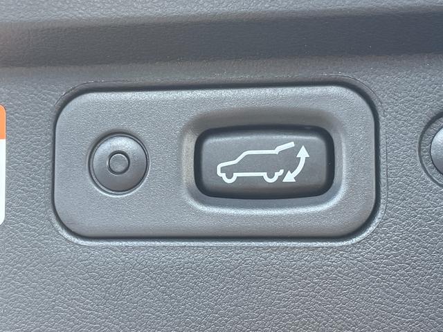 デリカＤ：５ Ｐ　純正１０型ナビ　両側パワースライドドア　レーダークルーズコントロール　オートマチックハイビーム　衝突被害軽減ブレーキ　車線逸脱警報システム　誤発進抑制機能　後側方車両検知警報システム　後退時車両検知（11枚目）