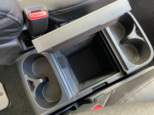 デリカＤ：５ Ｐ　純正１０型ナビ　両側パワースライドドア　レーダークルーズコントロール　オートマチックハイビーム　衝突被害軽減ブレーキ　車線逸脱警報システム　誤発進抑制機能　後側方車両検知警報システム　後退時車両検知（40枚目）