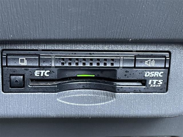 プリウスアルファ S チューン ブラック トヨタ純正ナビ バックカメラ ETC EV ECOモード PWR パーキングブレーキボタン オートライト エンジンスタートボタン スマートキー ステアリングスイッチ 純正フロアマット ABS(6枚目)