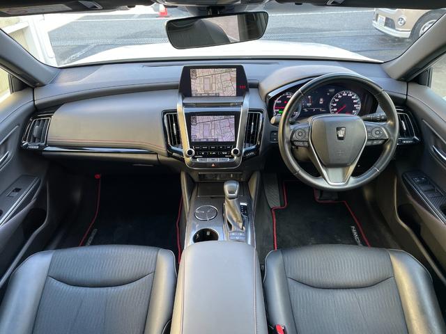 クラウンハイブリッド ＲＳ　リミテッド　純正ナビ　バックカメラ　フルセグＴＶ　レーダークルーズコントロール　ＥＴＣ２．０　運転席／助手席パワーシート　シートヒーター　ステアリングヒーター　コーナーセンサー　ブラインドスポットモニター（3枚目）