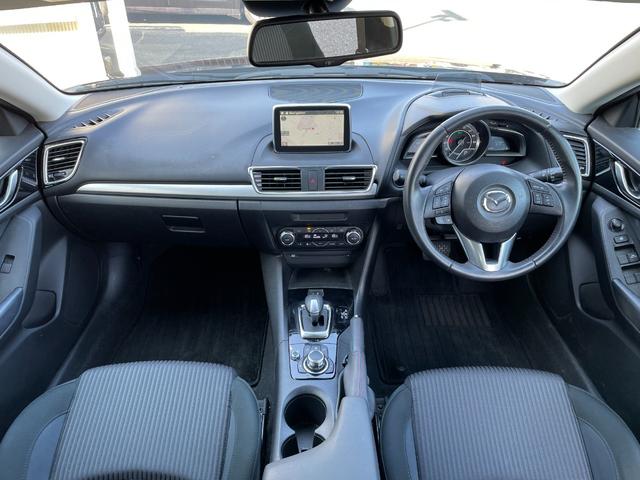 アクセラハイブリッド ハイブリッド－Ｓ　純正ナビ　バックカメラ　フルセグＴＶ　Ｂｌｕｅｔｏｏｔｈ　ＥＴＣ　ブラインドスポットモニター　リアビークルモニタリングシステム　アダプティブフロントライティングシステム　純正フロアマット　オートライト（3枚目）