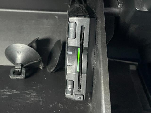 ８６ ＧＴリミテッド　純正ナビ　バックカメラ　Ｂｌｕｅｔｏｏｔｈ　フルセグＴＶ　純正アルミホイール　シートヒーター　フロアマット　ハーフレザーシート　ＡＢＳ　横滑り防止装置　レーンアシスト　盗難防止装置　オートライト（6枚目）