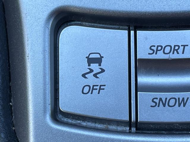 ８６ ＧＴリミテッド　純正ナビ　バックカメラ　Ｂｌｕｅｔｏｏｔｈ　フルセグＴＶ　純正アルミホイール　シートヒーター　フロアマット　ハーフレザーシート　ＡＢＳ　横滑り防止装置　レーンアシスト　盗難防止装置　オートライト（7枚目）