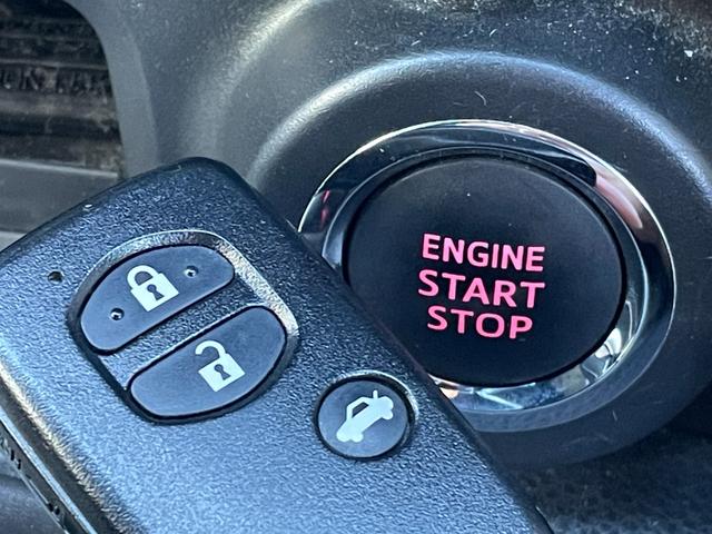 ８６ ＧＴリミテッド　純正ナビ　バックカメラ　Ｂｌｕｅｔｏｏｔｈ　フルセグＴＶ　純正アルミホイール　シートヒーター　フロアマット　ハーフレザーシート　ＡＢＳ　横滑り防止装置　レーンアシスト　盗難防止装置　オートライト（8枚目）