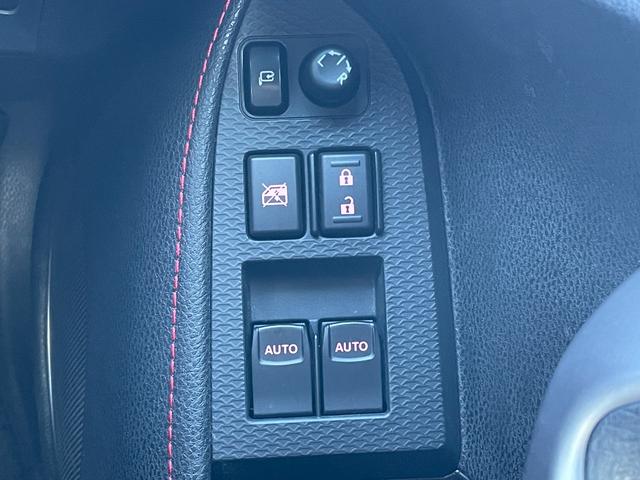 ８６ ＧＴリミテッド　純正ナビ　バックカメラ　Ｂｌｕｅｔｏｏｔｈ　フルセグＴＶ　純正アルミホイール　シートヒーター　フロアマット　ハーフレザーシート　ＡＢＳ　横滑り防止装置　レーンアシスト　盗難防止装置　オートライト（9枚目）