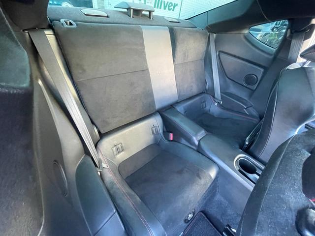 ８６ ＧＴリミテッド　純正ナビ　バックカメラ　Ｂｌｕｅｔｏｏｔｈ　フルセグＴＶ　純正アルミホイール　シートヒーター　フロアマット　ハーフレザーシート　ＡＢＳ　横滑り防止装置　レーンアシスト　盗難防止装置　オートライト（15枚目）