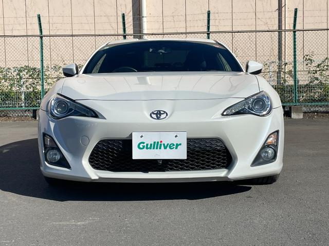 ８６ ＧＴリミテッド　純正ナビ　バックカメラ　Ｂｌｕｅｔｏｏｔｈ　フルセグＴＶ　純正アルミホイール　シートヒーター　フロアマット　ハーフレザーシート　ＡＢＳ　横滑り防止装置　レーンアシスト　盗難防止装置　オートライト（18枚目）