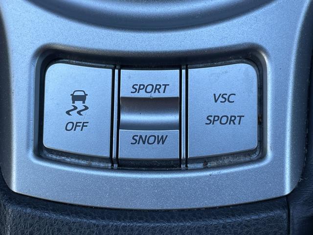 ８６ ＧＴリミテッド　純正ナビ　バックカメラ　Ｂｌｕｅｔｏｏｔｈ　フルセグＴＶ　純正アルミホイール　シートヒーター　フロアマット　ハーフレザーシート　ＡＢＳ　横滑り防止装置　レーンアシスト　盗難防止装置　オートライト（30枚目）