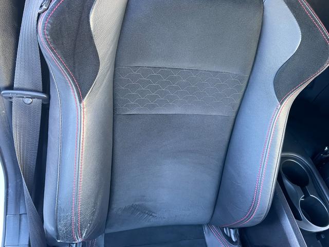 ８６ ＧＴリミテッド　純正ナビ　バックカメラ　Ｂｌｕｅｔｏｏｔｈ　フルセグＴＶ　純正アルミホイール　シートヒーター　フロアマット　ハーフレザーシート　ＡＢＳ　横滑り防止装置　レーンアシスト　盗難防止装置　オートライト（37枚目）