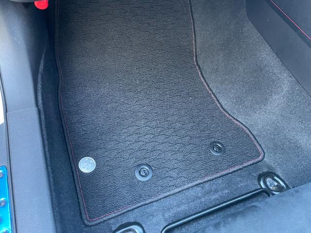 ８６ ＧＴリミテッド　純正ナビ　バックカメラ　Ｂｌｕｅｔｏｏｔｈ　フルセグＴＶ　純正アルミホイール　シートヒーター　フロアマット　ハーフレザーシート　ＡＢＳ　横滑り防止装置　レーンアシスト　盗難防止装置　オートライト（48枚目）