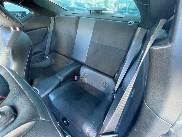 ８６ ＧＴリミテッド　純正ナビ　バックカメラ　Ｂｌｕｅｔｏｏｔｈ　フルセグＴＶ　純正アルミホイール　シートヒーター　フロアマット　ハーフレザーシート　ＡＢＳ　横滑り防止装置　レーンアシスト　盗難防止装置　オートライト（50枚目）