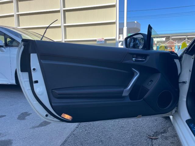 ８６ ＧＴリミテッド　純正ナビ　バックカメラ　Ｂｌｕｅｔｏｏｔｈ　フルセグＴＶ　純正アルミホイール　シートヒーター　フロアマット　ハーフレザーシート　ＡＢＳ　横滑り防止装置　レーンアシスト　盗難防止装置　オートライト（53枚目）