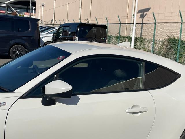 ８６ ＧＴリミテッド　純正ナビ　バックカメラ　Ｂｌｕｅｔｏｏｔｈ　フルセグＴＶ　純正アルミホイール　シートヒーター　フロアマット　ハーフレザーシート　ＡＢＳ　横滑り防止装置　レーンアシスト　盗難防止装置　オートライト（64枚目）