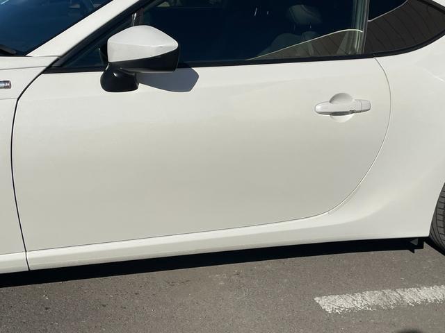 ８６ ＧＴリミテッド　純正ナビ　バックカメラ　Ｂｌｕｅｔｏｏｔｈ　フルセグＴＶ　純正アルミホイール　シートヒーター　フロアマット　ハーフレザーシート　ＡＢＳ　横滑り防止装置　レーンアシスト　盗難防止装置　オートライト（65枚目）