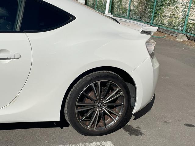 ８６ ＧＴリミテッド　純正ナビ　バックカメラ　Ｂｌｕｅｔｏｏｔｈ　フルセグＴＶ　純正アルミホイール　シートヒーター　フロアマット　ハーフレザーシート　ＡＢＳ　横滑り防止装置　レーンアシスト　盗難防止装置　オートライト（66枚目）