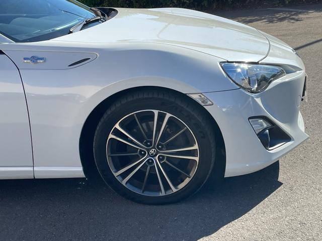 ８６ ＧＴリミテッド　純正ナビ　バックカメラ　Ｂｌｕｅｔｏｏｔｈ　フルセグＴＶ　純正アルミホイール　シートヒーター　フロアマット　ハーフレザーシート　ＡＢＳ　横滑り防止装置　レーンアシスト　盗難防止装置　オートライト（67枚目）