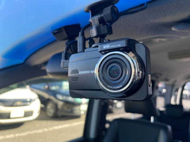 ステップワゴンスパーダ Z クールスピリット 純正ナビ バックカメラ フルセグTV ETC 前方ドライブレコーダー 横滑り防止装置 純正フロアマット純正サイドバイザー 両側電動スライドドア オートライト パドルシフト スマートキー(9枚目)