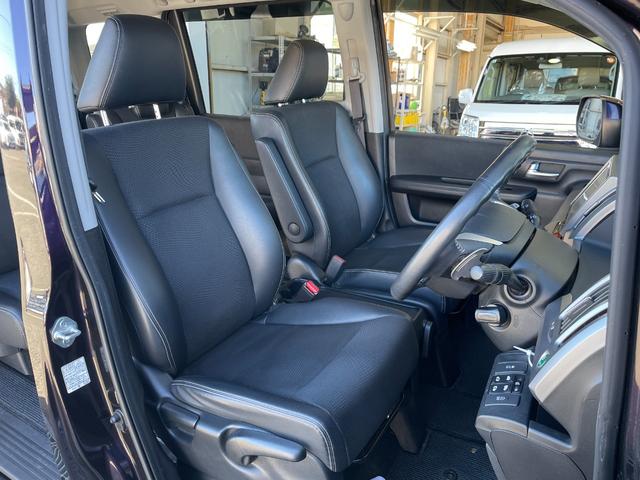 ステップワゴンスパーダ Z クールスピリット 純正ナビ バックカメラ フルセグTV ETC 前方ドライブレコーダー 横滑り防止装置 純正フロアマット純正サイドバイザー 両側電動スライドドア オートライト パドルシフト スマートキー(14枚目)