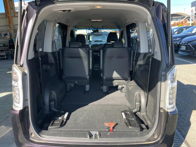 ステップワゴンスパーダ Z クールスピリット 純正ナビ バックカメラ フルセグTV ETC 前方ドライブレコーダー 横滑り防止装置 純正フロアマット純正サイドバイザー 両側電動スライドドア オートライト パドルシフト スマートキー(17枚目)