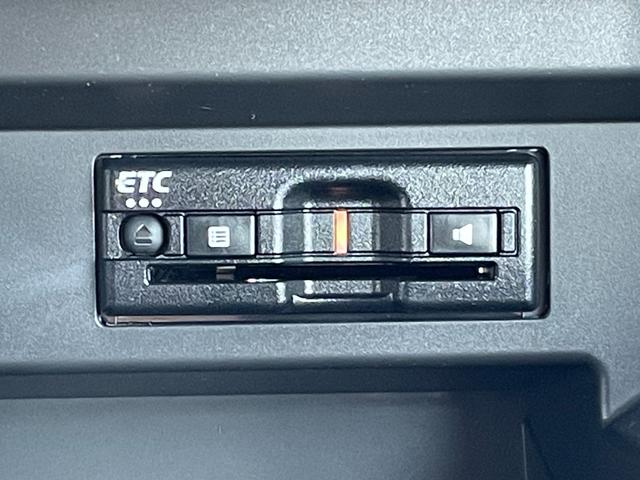 ◆【ＥＴＣ】有料道路を利用する際に料金所で停止することなく通過できる、ＥＴＣ車載器（ノンストップ自動料金収受システム機器）が装備されています。セットアップを行うことで利用可能になります。