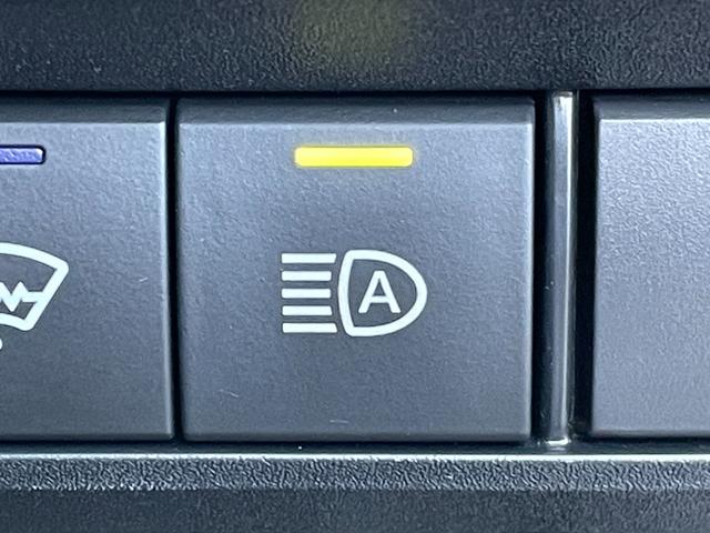 ヴォクシー ハイブリッドＳ－Ｚ　純正１０型ディスプレィオーディオ　プロジェクター式ＬＥＤヘッドライト　ハーフレザーシート　前後ドライブレコーダー　コーナーセンサー　レーダークルーズコントロール　オートマチックハイビーム（34枚目）