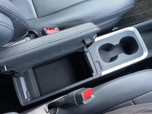 ヴォクシー ハイブリッドＳ－Ｚ　純正１０型ディスプレィオーディオ　プロジェクター式ＬＥＤヘッドライト　ハーフレザーシート　前後ドライブレコーダー　コーナーセンサー　レーダークルーズコントロール　オートマチックハイビーム（41枚目）