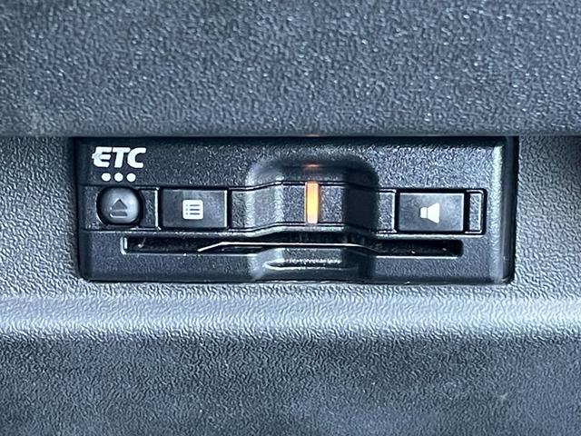 ◆【ＥＴＣ】有料道路を利用する際に料金所で停止することなく通過できる、ＥＴＣ車載器（ノンストップ自動料金収受システム機器）が装備されています。セットアップを行うことで利用可能になります。