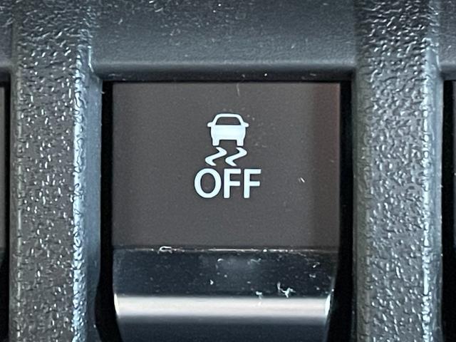 ◆【横滑り抑制機能（ＴＣＳ）】雨や雪で滑りやすい路面などで横滑りが発生した時、ブレーキとエンジン出力を自動的にコントロールし、優れた車両安定性を実現します！