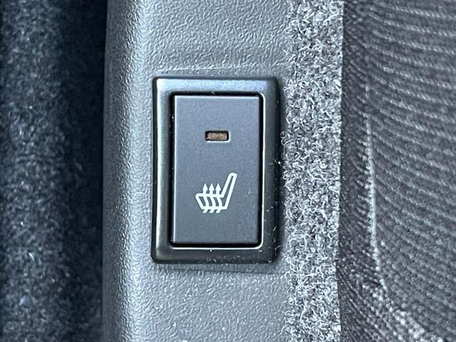 ◆【シートヒーター】寒い日はもちろん、夏の冷房中にも効果を発揮します。長時間座っていると負担のかかりやすい背中や腰、寒い日に冷えやすい脚部に快適なぬくもりを伝えます。