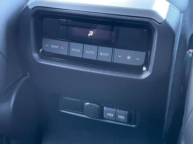 ランドクルーザー２５０ ＶＸ　１２．３型純正ナビ　フルセグ　Ｂｌｕｅｔｏｏｔｈ　ＵＳＢ　ＨＤＭＩ接続　サンルーフ　レザーシート　シートーヒーター　シートベンチレーション　デジタルインナーミラー　パノラマモニター　３眼ＬＥＤライト（22枚目）