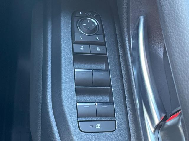 ランドクルーザー２５０ ＶＸ　１２．３型純正ナビ　フルセグ　Ｂｌｕｅｔｏｏｔｈ　ＵＳＢ　ＨＤＭＩ接続　サンルーフ　レザーシート　シートーヒーター　シートベンチレーション　デジタルインナーミラー　パノラマモニター　３眼ＬＥＤライト（31枚目）