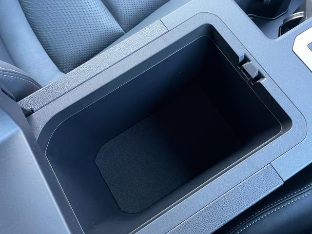 ランドクルーザー２５０ ＶＸ　１２．３型純正ナビ　フルセグ　Ｂｌｕｅｔｏｏｔｈ　ＵＳＢ　ＨＤＭＩ接続　サンルーフ　レザーシート　シートーヒーター　シートベンチレーション　デジタルインナーミラー　パノラマモニター　３眼ＬＥＤライト（42枚目）