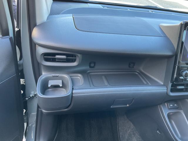 シエンタ G 純正8型ディスプレイオーディオ 両側電動ドア BSM ビルトイン2.0ETC 追従クルーズコントロール トヨタセーフティセンス Bluetooth バックカメラ オートライト コーナーセンサー 禁煙(52枚目)