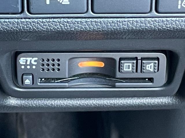ステップワゴンスパーダ ｅ：ＨＥＶスパーダ　Ｇ・ＥＸ　ホンダセンシング　ディスプレイオーディオ　Ｂｌｕｅｔｏｏｔｈ　両側電動スライドドア　追従型クルーズコントロールシステム　ＥＴＣ　前後ドライブレコーダー　３列シート　わくわくゲート　衝突被害軽減システム（12枚目）