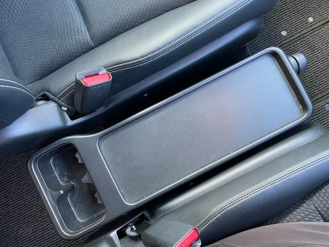 ステップワゴンスパーダ Ｚ　クールスピリット　純正ナビ　Ｂｌｕｅｔｏｏｔｈ　バックカメラ　ＣＤ　ＤＶＤ　フルセグＴＶ　フリップダウンモニター　クルーズコントロールシステム　スペアキー　パドルシフト前後ドライブレコーダー　ＥＴＣ　パドルシフト（36枚目）