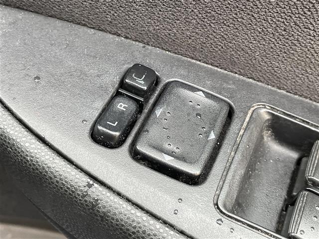 ビアンテ ２０Ｓナビスペシャル　純正ナビ　バックカメラ　サイドカメラ　両側パワスラ　ＤＳＣ　ビルトインＥＴＣ　ステアリングスイッチ　ｉ－ｓｔｏｐ　　電格ミラー　純正フロアマット　純正アルミ　ドアバイザー（10枚目）