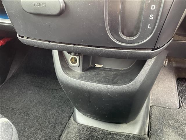 ビアンテ ２０Ｓナビスペシャル　純正ナビ　バックカメラ　サイドカメラ　両側パワスラ　ＤＳＣ　ビルトインＥＴＣ　ステアリングスイッチ　ｉ－ｓｔｏｐ　　電格ミラー　純正フロアマット　純正アルミ　ドアバイザー（29枚目）