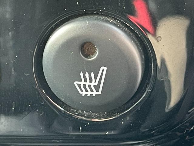 ジムニー ランドベンチャー　４ＷＤ　５Ｆ　純正ナビ　フルセグＴＶ　シートヒーター　ミラー型前後ドラレコ　合皮シート　純正フロアマット　ドアバイザー　純正１６インチＡＷ　Ｂｌｕｅｔｏｏｔｈ　禁煙（6枚目）