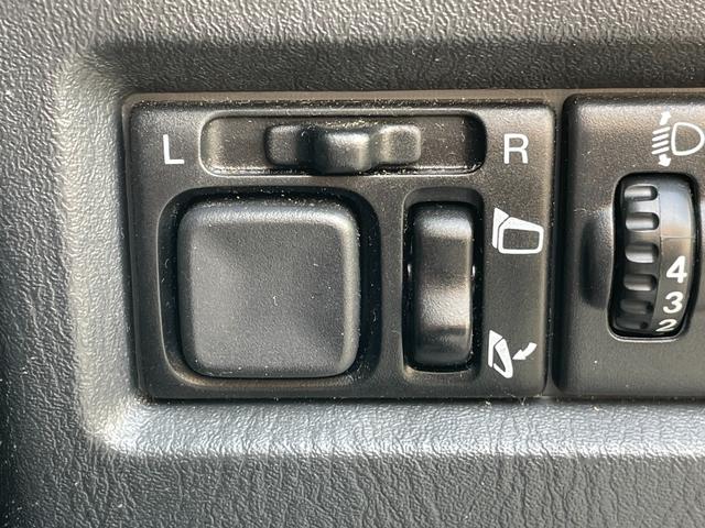 ジムニー ランドベンチャー　４ＷＤ　５Ｆ　純正ナビ　フルセグＴＶ　シートヒーター　ミラー型前後ドラレコ　合皮シート　純正フロアマット　ドアバイザー　純正１６インチＡＷ　Ｂｌｕｅｔｏｏｔｈ　禁煙（9枚目）