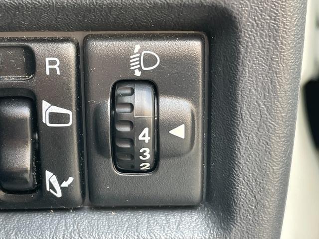 ジムニー ランドベンチャー　４ＷＤ　５Ｆ　純正ナビ　フルセグＴＶ　シートヒーター　ミラー型前後ドラレコ　合皮シート　純正フロアマット　ドアバイザー　純正１６インチＡＷ　Ｂｌｕｅｔｏｏｔｈ　禁煙（10枚目）