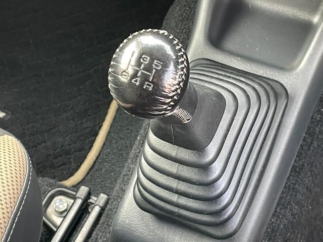 ジムニー ランドベンチャー　４ＷＤ　５Ｆ　純正ナビ　フルセグＴＶ　シートヒーター　ミラー型前後ドラレコ　合皮シート　純正フロアマット　ドアバイザー　純正１６インチＡＷ　Ｂｌｕｅｔｏｏｔｈ　禁煙（12枚目）