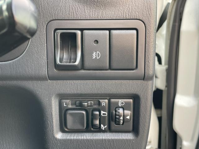ジムニー ランドベンチャー　４ＷＤ　５Ｆ　純正ナビ　フルセグＴＶ　シートヒーター　ミラー型前後ドラレコ　合皮シート　純正フロアマット　ドアバイザー　純正１６インチＡＷ　Ｂｌｕｅｔｏｏｔｈ　禁煙（27枚目）